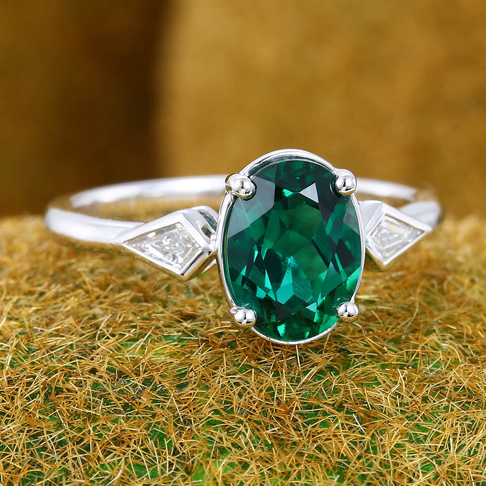 1.3CT Oval Cut Emerald Engagement Ring with Bezel Kite Accents