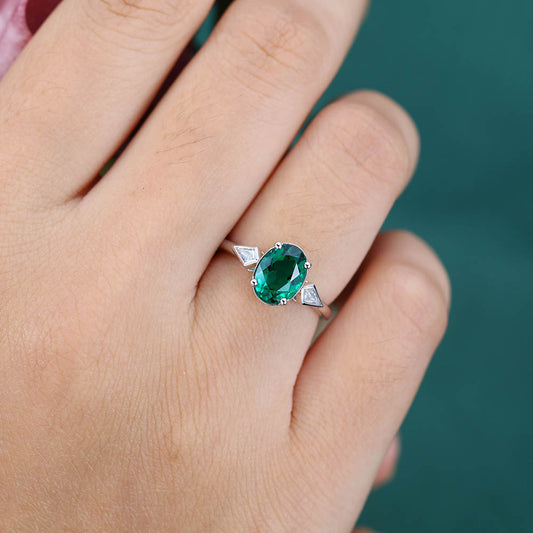 1.3CT Oval Cut Emerald Engagement Ring with Bezel Kite Accents