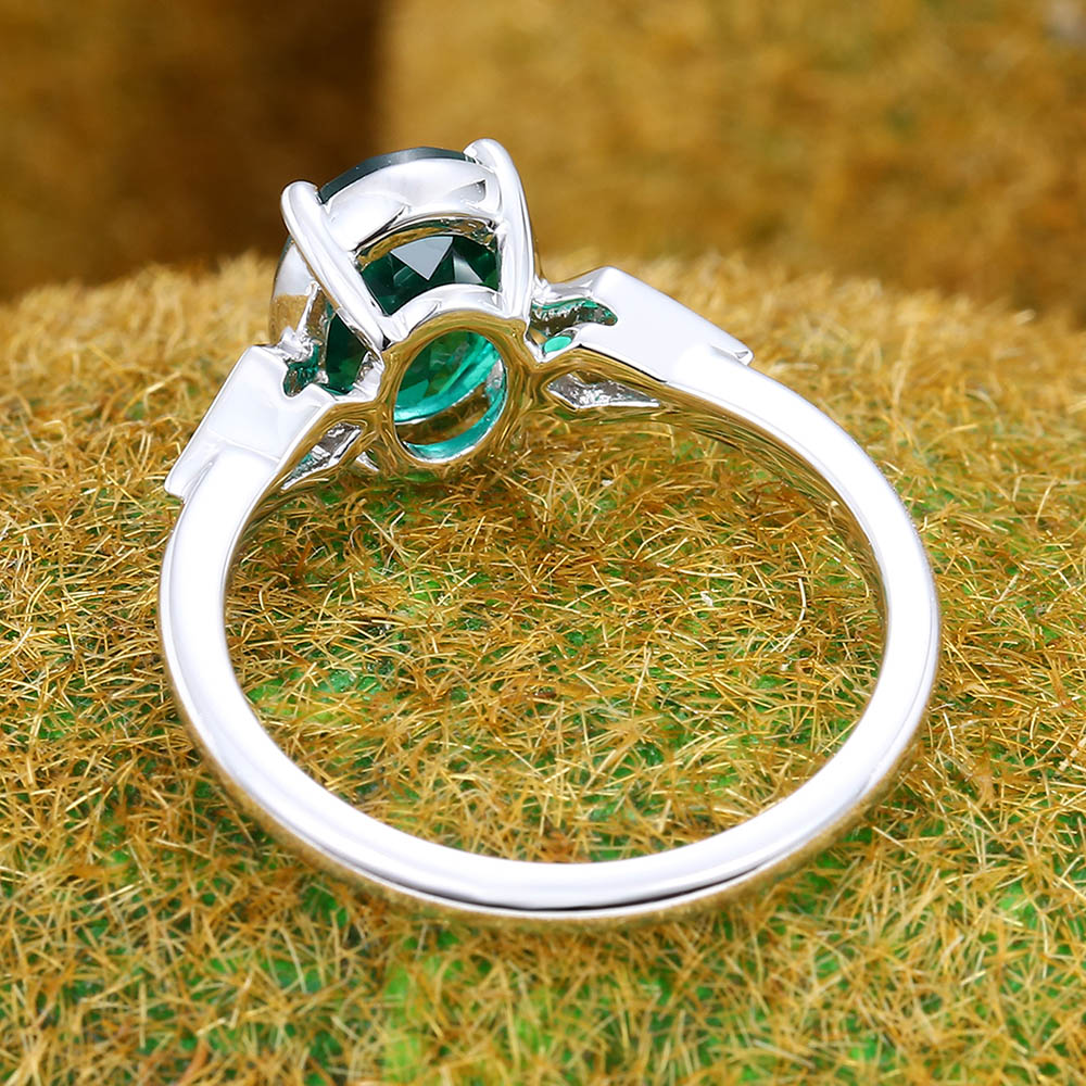 1.3CT Oval Cut Emerald Engagement Ring with Bezel Kite Accents