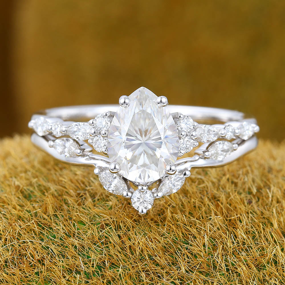 1CT Pear Shaped Moissanite Engagement Ring Set with Cluster Accents