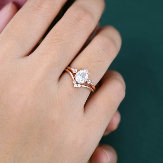 1CT Pear Shaped Moissanite Engagement Ring Set with Petite Kite & Round Accents