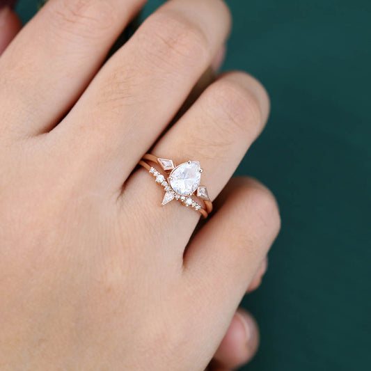 1CT Pear Shaped Moissanite Engagement Ring Set with Petite Moissanite Accents
