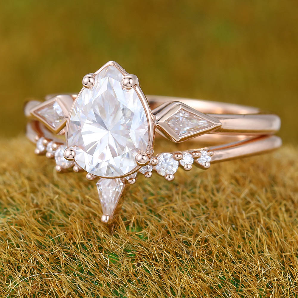 1CT Pear Shaped Moissanite Engagement Ring Set with Petite Moissanite Accents