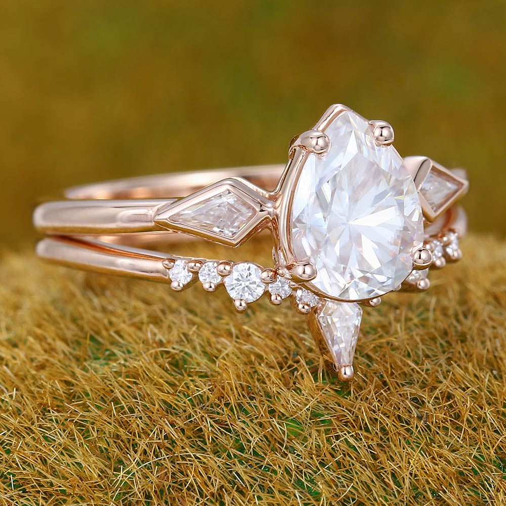 1CT Pear Shaped Moissanite Engagement Ring Set with Petite Moissanite Accents