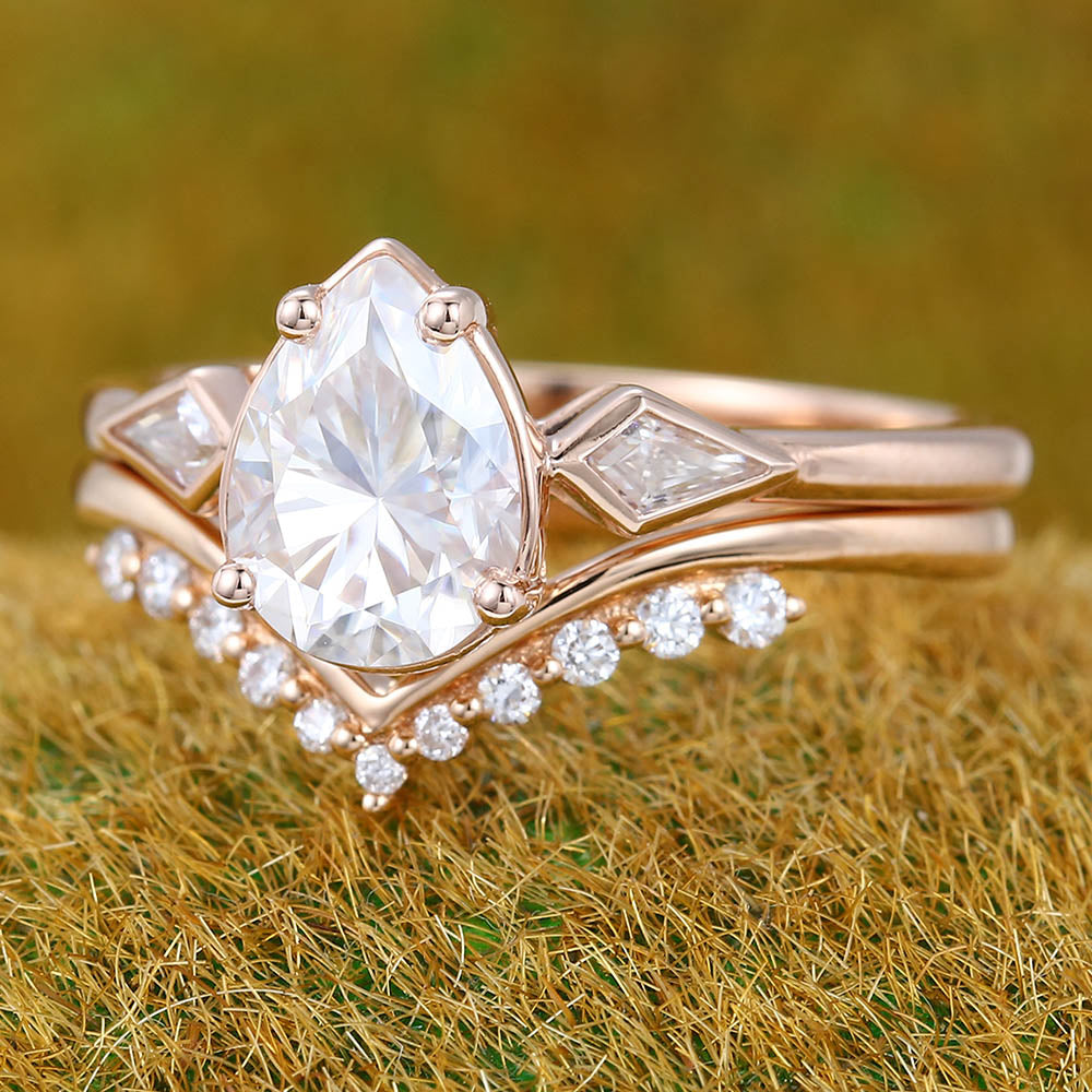 1CT Pear Shaped Moissanite Engagement Ring Set with Petite Round Moissanite Accent Bridal Band