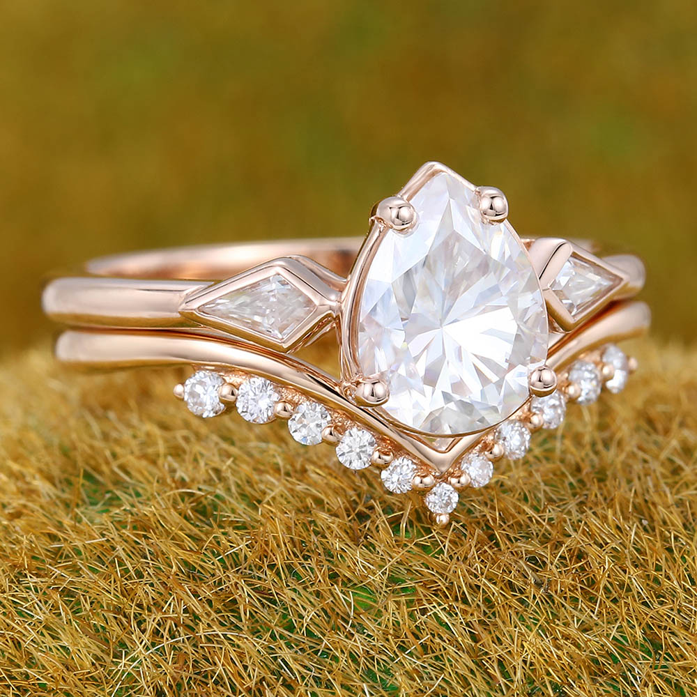 1CT Pear Shaped Moissanite Engagement Ring Set with Petite Round Moissanite Accent Bridal Band