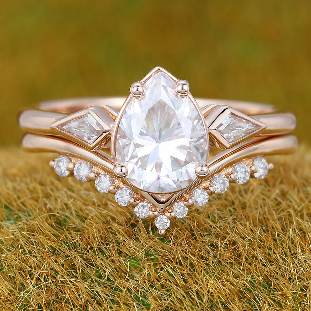 1CT Pear Shaped Moissanite Engagement Ring Set with Petite Round Moissanite Accent Bridal Band