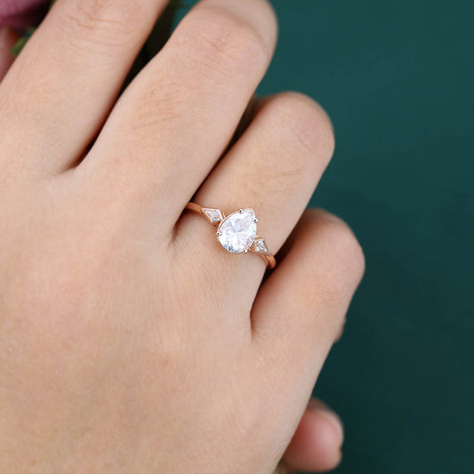 1CT Pear Shaped Moissanite Engagement Ring with Kite Accents