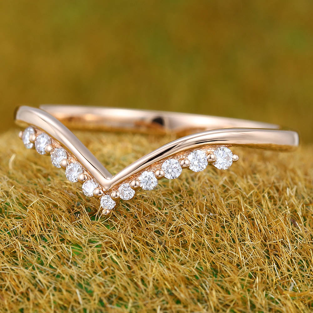 Round Cut Moissanite Curved Wedding Band Stacking Ring