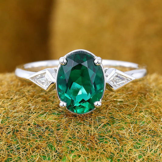 1.3CT Oval Cut Emerald Engagement Ring with Bezel Kite Accents