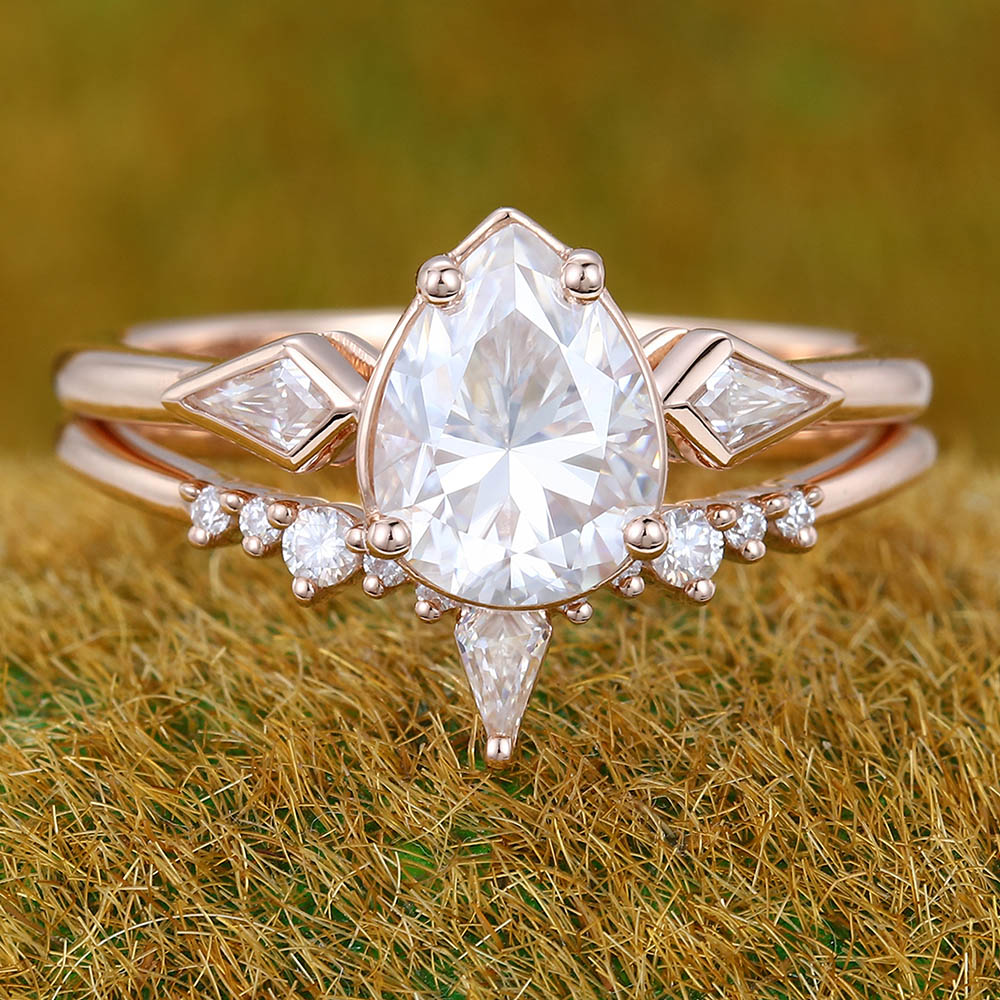 1CT Pear Shaped Moissanite Engagement Ring Set with Petite Moissanite Accents