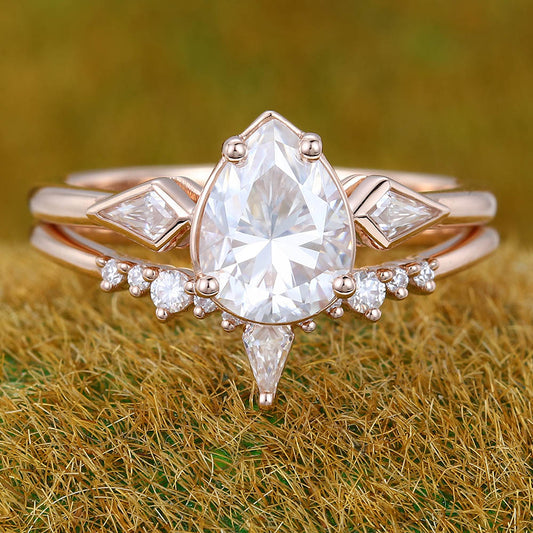 1CT Pear Shaped Moissanite Engagement Ring Set with Petite Moissanite Accents