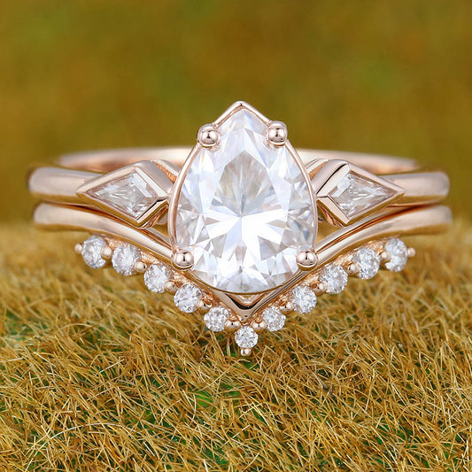 1CT Pear Shaped Moissanite Engagement Ring Set with Petite Round Moissanite Accent Bridal Band
