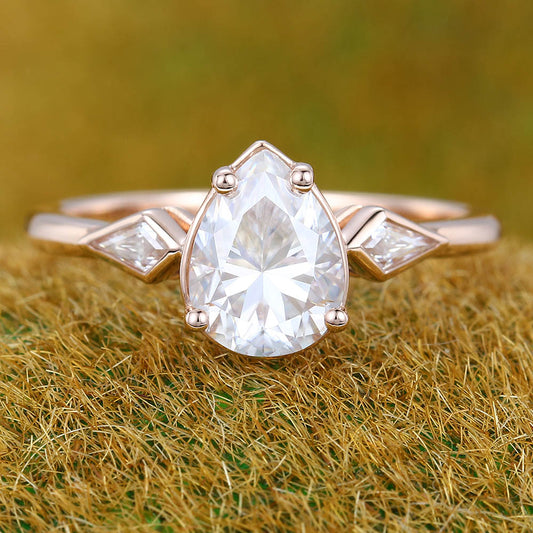 1CT Pear Shaped Moissanite Engagement Ring with Kite Accents